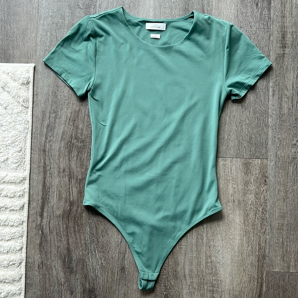 Babaton Contour Crew Bodysuit - Picture 2 of 5